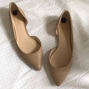 Brand new Nine West beige flats